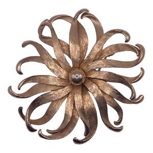 Brooch Pin Gold Tone Swirl Flower Womens Fashion Costume Jewelry Vintage